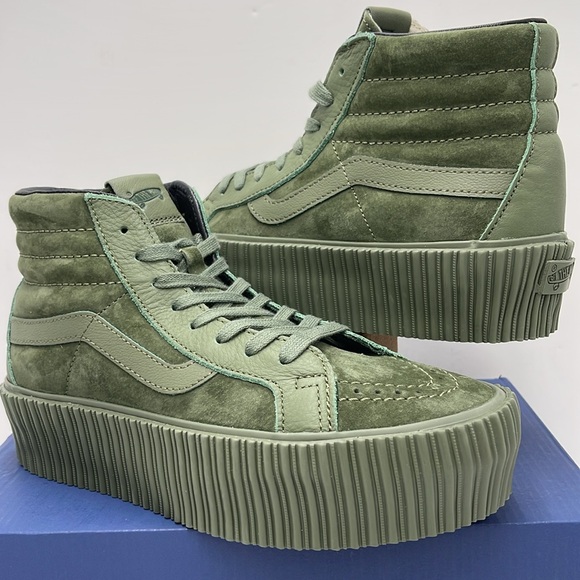 Vans Women’s Sk8-Hi Reissue 3 Platform
Lx Suede/Leather Army
VN000CNFARM
Mono - Picture 8 of 16